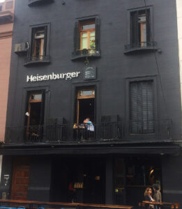 Heisemburger - Quem será que essa burgueria lembra?