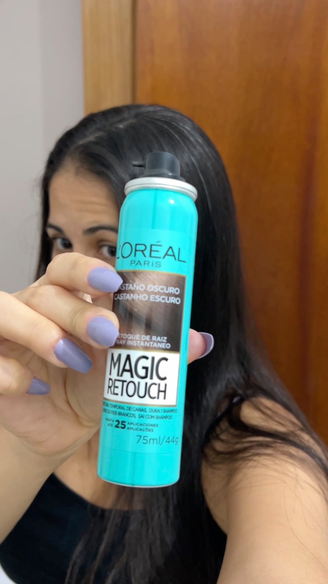 Raiz aparecendo na hora que menos espero? Sempre acontece 🙈

O Retoque Mágico de L’Oréal Paris não sai da minha bolsa por esses momentos de emergência. Cobre a raiz em 3 segundos e fica com um aspecto natural e bonito.

Modo de usar:
🤍 Agite bem antes de usar
🤍 Posicione a uns 15cm do cabelo
🤍 Espere 1 minutinho e desembarace com pente ou escova

Usei o tom Castanho Escuro.

Já experimentou? Me conta aqui! 👇

#Recebido #RetoqueMagico #CabeloLorealParis @lorealparis