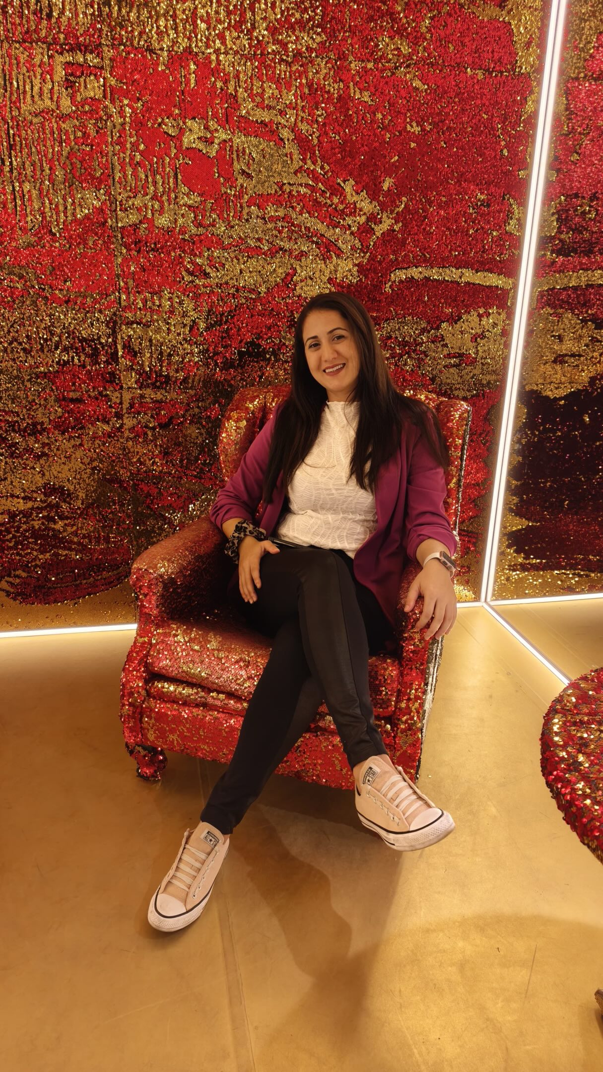 Algo que gosto muito de passear no centro é que tudo é pertinho, dá pra otimizar muito o tempo e fazer a pé. Praticidade é tudo de bom, né? E por falar em praticidade, o Retoque Mágico de L’Oréal Paris entrou nessa lista também, resolvo a raiz em segundos e sigo o passeio sem me preocupar com mais nada.

Roteiro imperdível pelo centro histórico de São Paulo, tudo a pé:

1️⃣ Restaurante Aroma e Sabor (São Bento)
2️⃣ Mosteiro de São Bento
3️⃣ Centro Cultural Banco do Brasil
4️⃣ Farol Santander
5️⃣ Café Girondino

Usei o tom Castanho Escuro.

📌Salva esse roteiro pra próxima vez que passar pelo centro!

#Recebido #RetoqueMagico #CabeloLorealParis @lorealparis