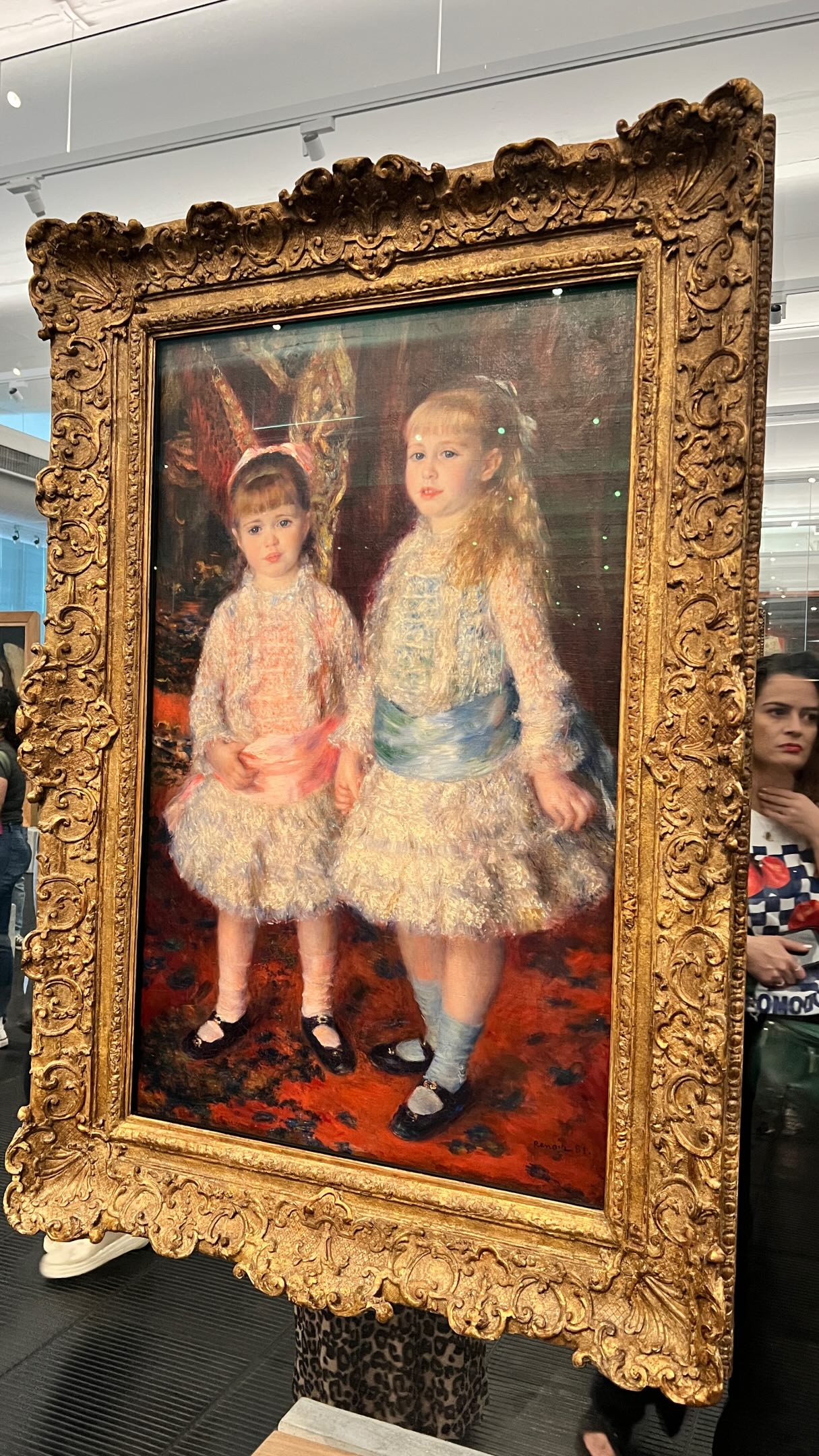 O prédio mais fotografado da Avenida Paulista também guarda um dos acervos mais importantes do mundo 🖼️

O MASP recebe milhões de visitantes todos os anos e segue sendo palco de exposições temporárias incríveis, além do acervo permanente. Um verdadeiro programa cultural pra qualquer dia da semana em São Paulo.

Usei o Retoque Mágico de L’Oréal Paris no tom Castanho Escuro antes de sair, prático o suficiente pra encaixar em qualquer roteiro cultural.

Já foi visitar o MASP recentemente? Me conta o que mais te marcou lá dentro! 👇

#Recebido #RetoqueMagico #CabeloLorealParis @lorealparis