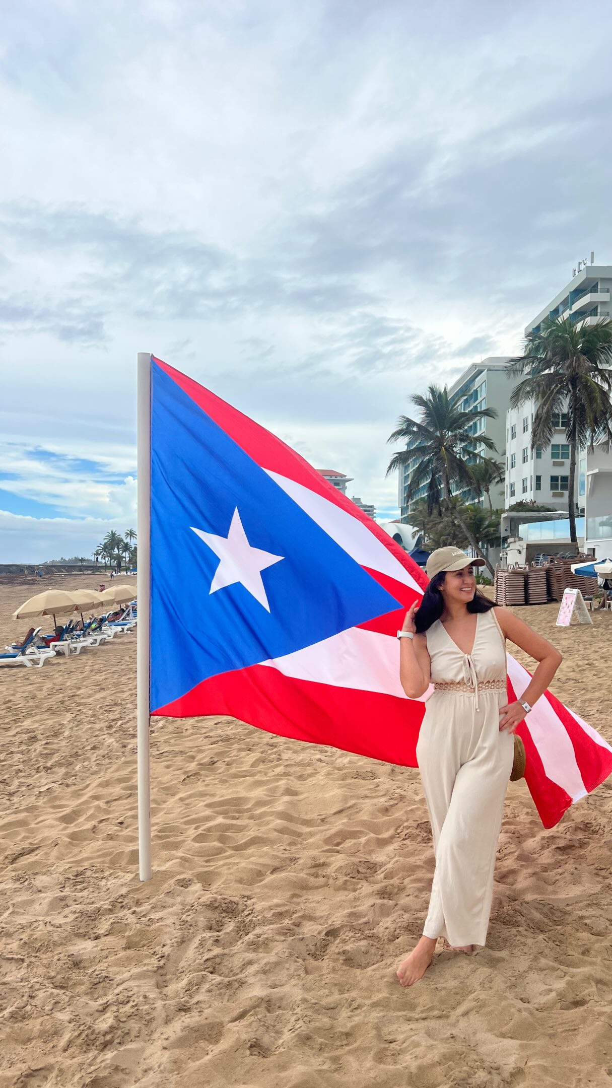 Puerto Rico não é um país e nem um Estado. 🇵🇷
Puerto Rico é um território dos Estados Unidos, mas mantém uma identidade cultural completamente própria 
Com suas ruas coloridas na Old San Juan, o mar do Caribe, cantinhos históricos, pessoas muito receptivas e comida boa! 
A terra de Ricky Martin, Bad Bunny, Luis Fonsi e muitos outros artistas sensacionais…
Preparados pra muita animação ?

#colecionandodestinos #